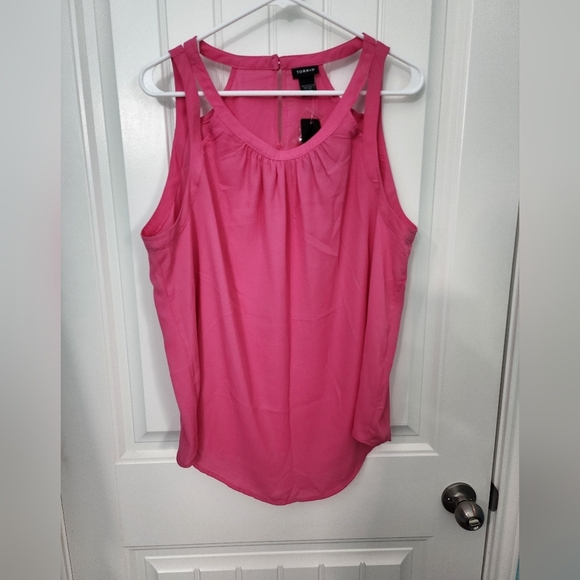 NEW! Torrid Vibrant Pink Cut Out Tank Top Georgette, Plus Size 0 - Picture 4 of 6